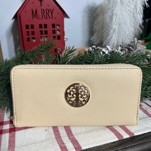 NWT-- Women’s Wristlet